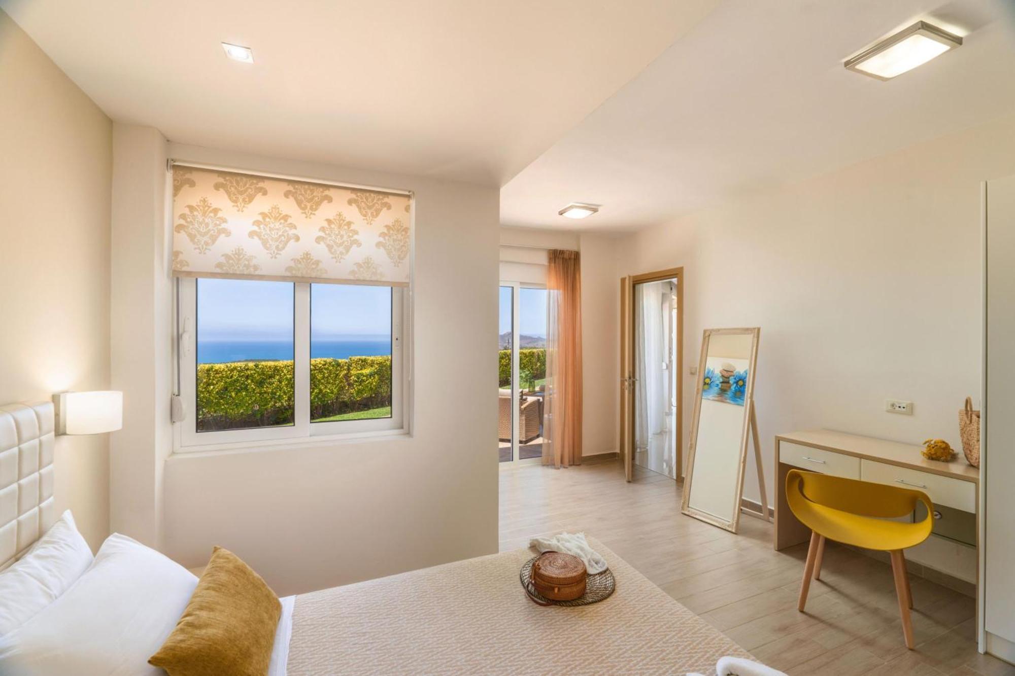 Villa Ariella With Sea View Agia Marina Extérieur photo