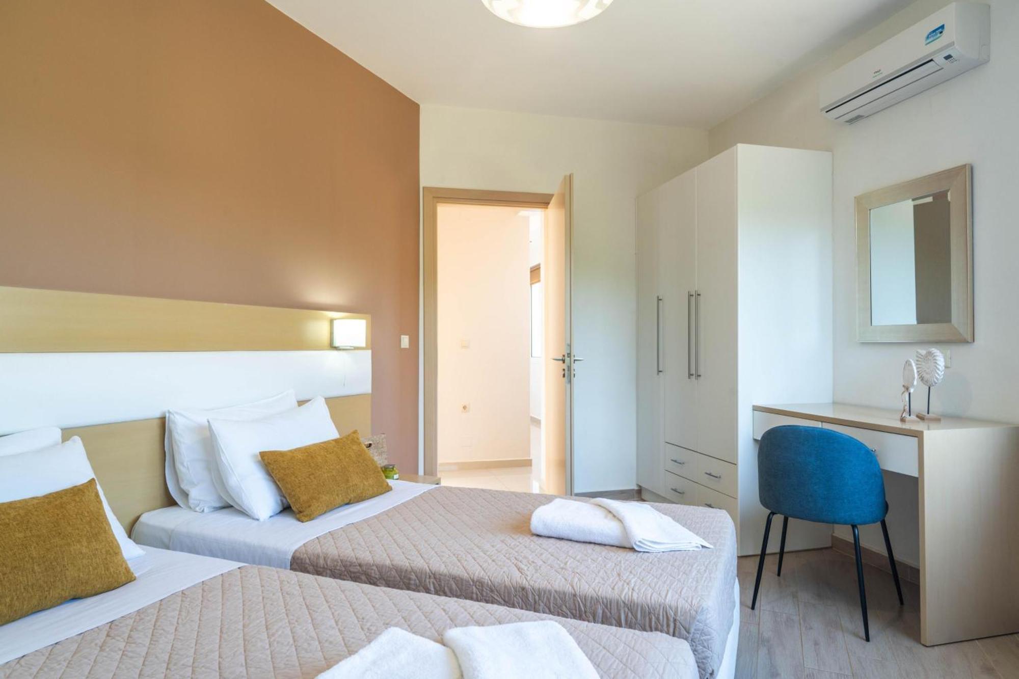 Villa Ariella With Sea View Agia Marina Extérieur photo